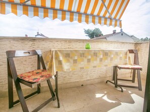 Balcony - Apartment 45 m2 on the First Floor With Garden View and air Condition (Porec)