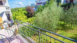Unclassified image, 2 of 21, button - Cosy Apartment Near the Beach With a Sea View (Funtana)