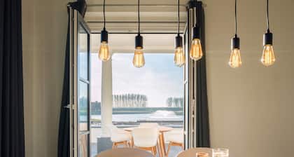 Modern Apartment 2 Bath Rooms, Close to Lake Veere