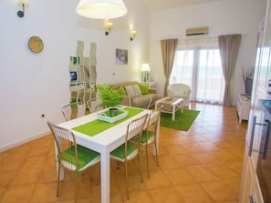 Dining - Three-bedroom Holiday House With a sea View, Shared Pool and Garden (Kastelir-Labinci)