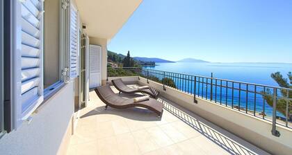 Villa in Cres With Sea Views & Pool