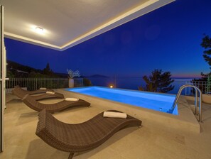 Villa | Piscine | Piscine intérieure, piscine extérieure