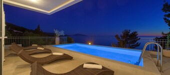 Modern Villa in Cres With Pool