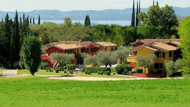 Property grounds - Comfortable Apartment With Terrace or Balcony and Lake View (Garda)