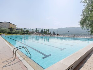 Pool - Comfortable Apartment With Terrace or Balcony and Lake View (Garda)
