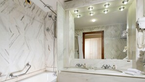 Unclassified image, 5 of 31, button - Well-kept and Comfortable Apartment Only 2 km. From Garda (Garda)