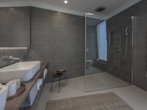 Shower, towels