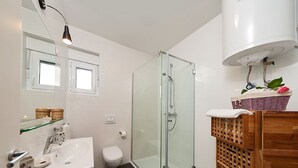 Shower, hair dryer, towels - Luxurious Villa With Pool in Rogoznica (Rogoznica)