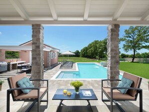 Outdoor pool - Boutique Villa in Svetvincenat with Pool & Hot Tub (Svetvincenat)