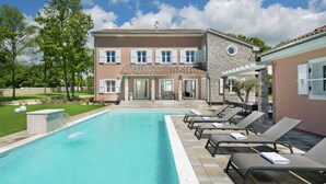 Exterior - Boutique Villa in Svetvincenat with Pool & Hot Tub (Svetvincenat)