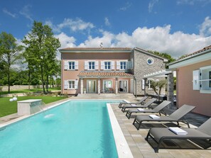 Exterior - Boutique Villa in Svetvincenat with Pool & Hot Tub (Svetvincenat)