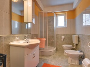 Shower, towels