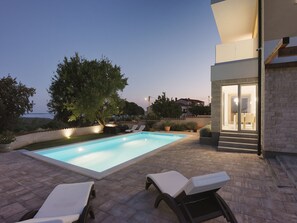 Villa | Pool | Indoor pool, outdoor pool - Villa in Peroj With Pool Near Barbariga Beach (Vodnjan)