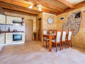 Dining - Stone Cottage Ideal for Families, With Private Pool and air Conditioning (Svetvincenat)