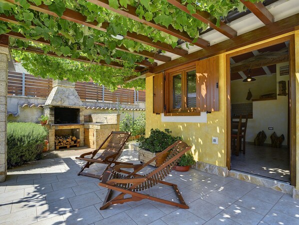 Villa | Exterior - Villa in Peroj With Private Pool & Near Beach (Vodnjan)