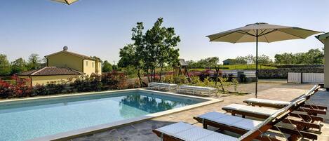 別墅 | 游泳池 | 室內游泳池和室外游泳池