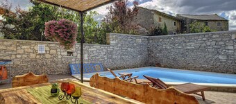 Well Maintained Holiday Home With Private Heated Pool Near the Beach