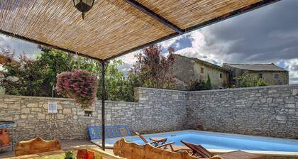 Well Maintained Holiday Home With Private Heated Pool Near the Beach