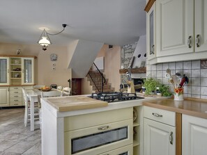 House | Private kitchen - Well Maintained Holiday Home With Private Heated Pool Near the Beach (Svetvincenat)