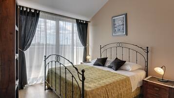 House | 3 bedrooms, individually furnished, bed sheets