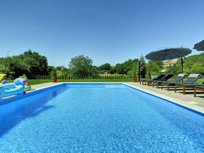 Villa | Pool | Inomhuspool och utomhuspool