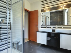 Villa | Badezimmer | Dusche