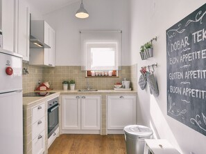 House | Private kitchen - Modern Holiday Home With Pool in Marcana (Marcana)