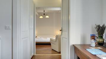 House | 4 bedrooms, individually furnished, iron/ironing board, WiFi