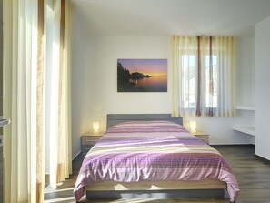 House | 2 bedrooms, individually furnished, bed sheets - Holiday Home in Liznjan Near the Beach (Liznjan)