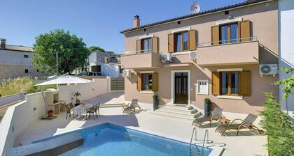 Holiday Home in Liznjan Near the Beach