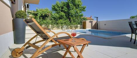 独立别墅 | 泳池 | 室内游泳池,室外游泳池