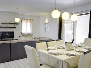 Villa | Dining - Detached Villa With Swimming Pool in the South of Istria Near the Sea (Medulin)