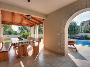 Vila | Piscina | Piscina interna, piscina externa