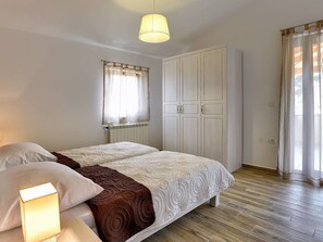 Villa - Detached Villa With Swimming Pool in the South of Istria Near the Sea (Medulin)