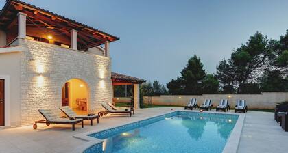 Detached Villa With Swimming Pool in the South of Istria Near the Sea