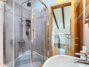 House | Bathroom | Shower - Holiday Home in Segotici With Private Pool (Marcana)