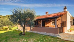Unclassified image, 3 of 15, button - Modern Holiday Home in Pula With Terrace (Pula)