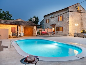 House | Pool