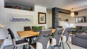 House | Dining