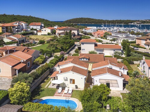 Detached Holiday House With Private Pool Only Near the Beach