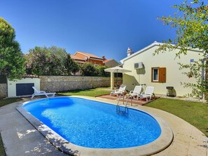 House | Pool | Indoor pool, outdoor pool - Detached Holiday House With Private Pool Only Near the Beach (Medulin)