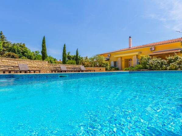 Apartment | Pool | Outdoor pool - Modern Apartment in Pula With Swimming Pool (Liznjan)