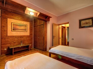 House | 5 bilik tidur, dilengkapkan perabot secara berasingan 