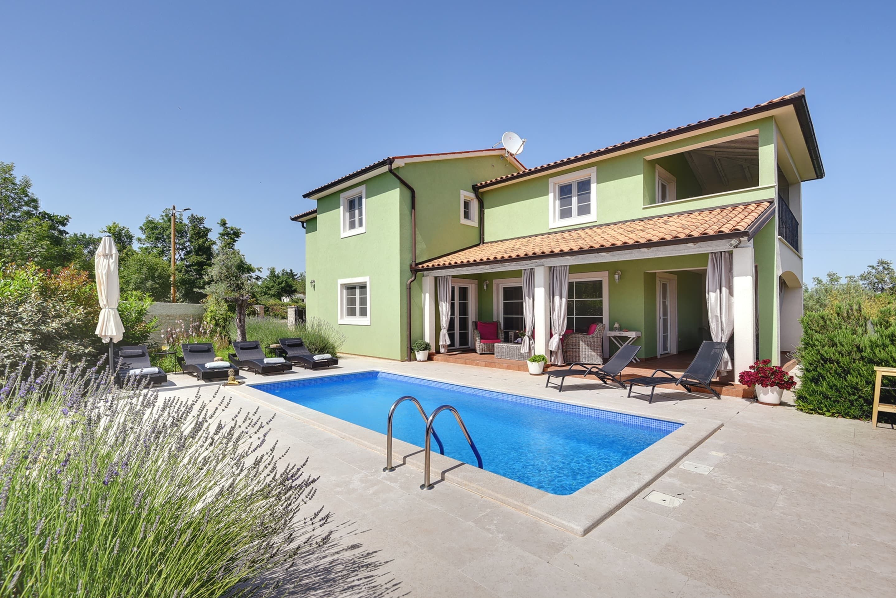 Villa | Basseng | Utendørsbasseng