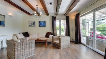 Villa | Living area