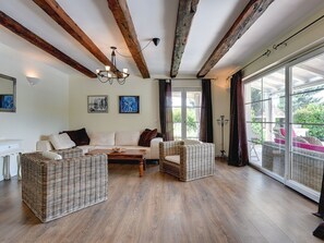 Villa | Living area - Detached Villa With Swimming Pool in the East of Istria Near the Sea (Marcana)