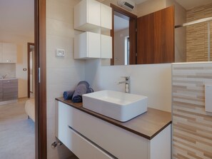 Shower, towels