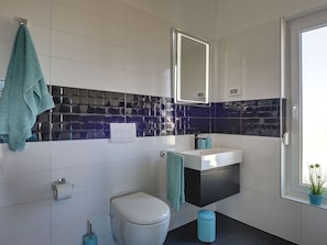 Shower, towels