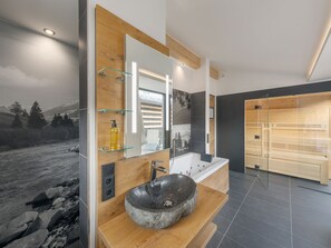 Shower, towels - Exclusive Cottage With Whirlpool & Sauna in Allgäu (Leutkirch im Allgau)