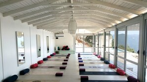 A corridor with exercise mats and blocks, large mirrors, and a view of the sea. - Luxurious Villa in Vasiliki with Swimming Pool & Hot Tub (Lefkada)